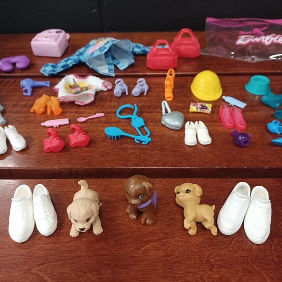 Barbie Accessory Bundle - Crutches, Shoes, Backpack And More! - Picture 7 of 8